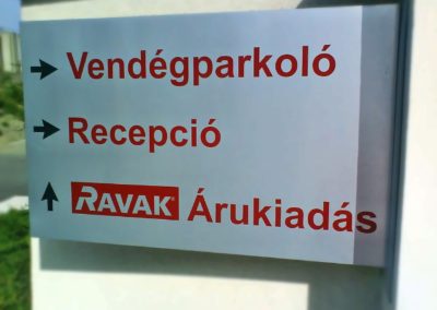 Információs tábla fóliavágással feliratozva