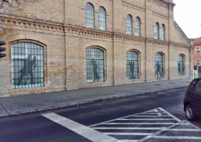 Üvegfelület fóliavágással dekorálva