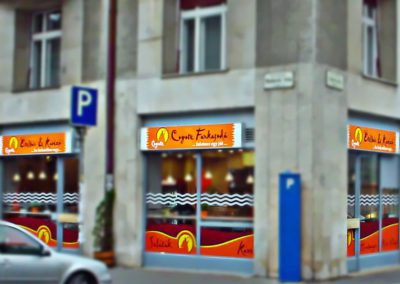 Világítódoboz és fóliázott kirakat